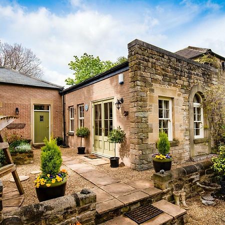 Coach House B & B 안윅 외부 사진