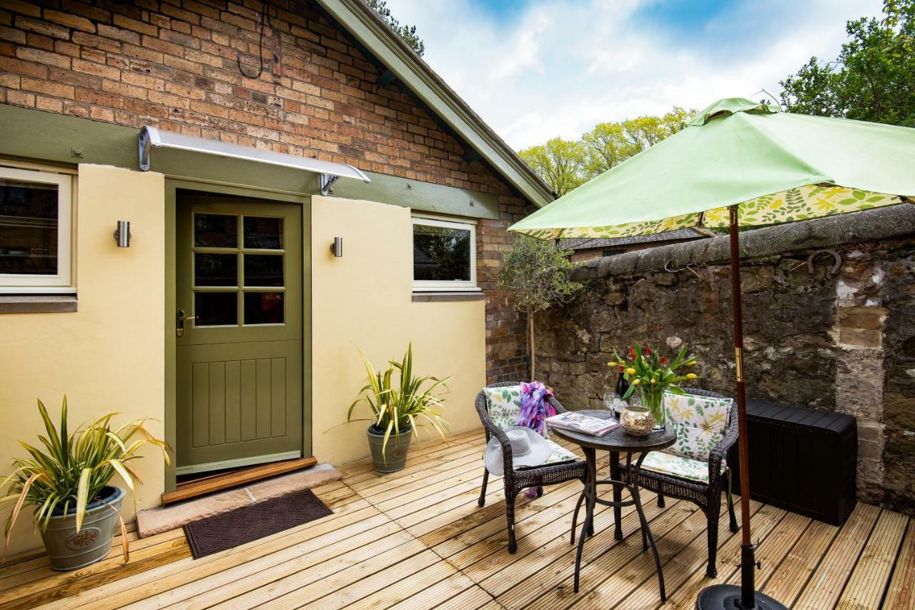 Coach House B & B 안윅 외부 사진